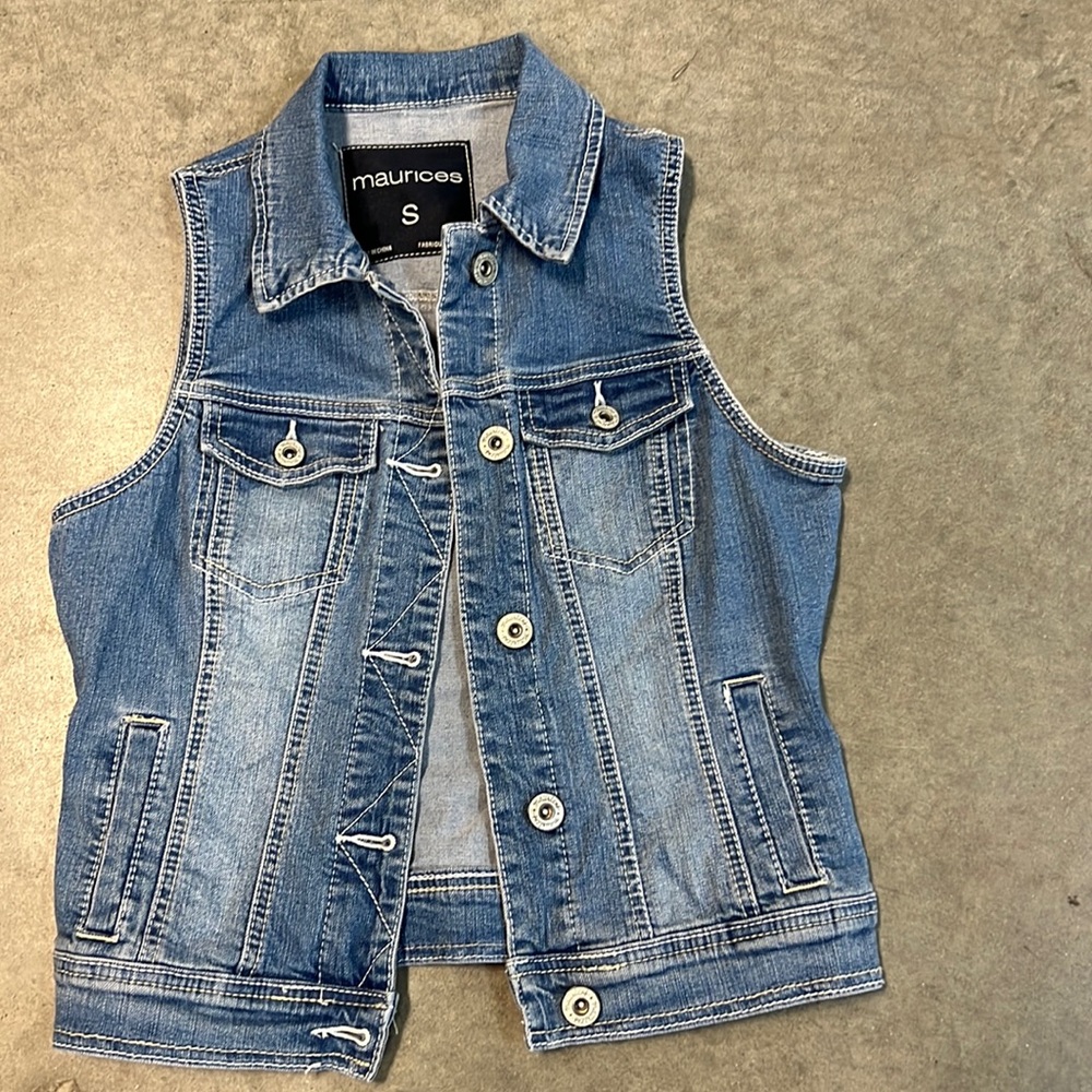 Women’s Maurices denim vest, size small